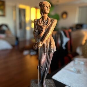 COPY - Vintage Austin 1990 Lady Golfer Statue.
